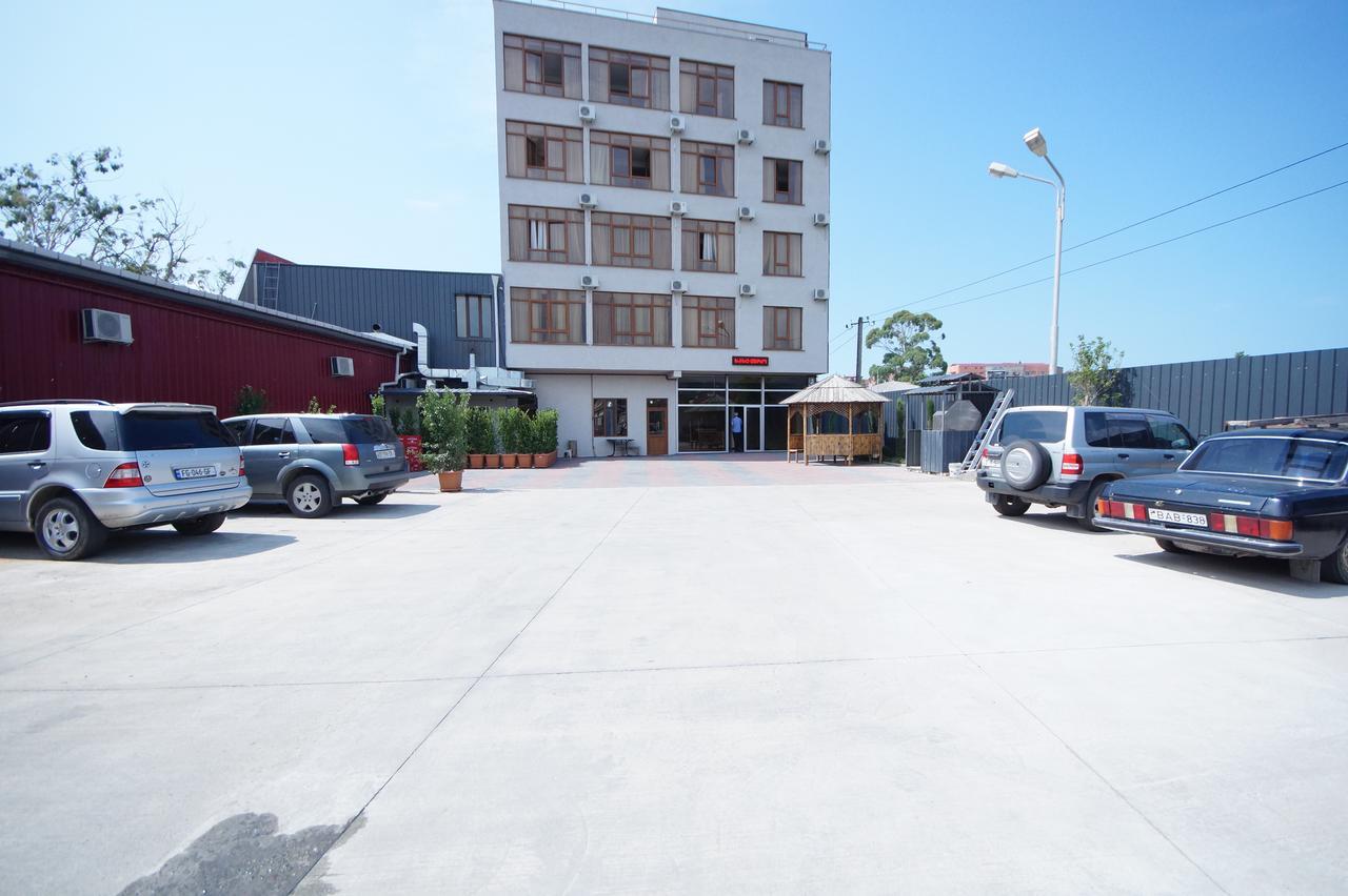 Hotel 725 バトゥーミ エクステリア 写真